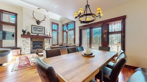 Townhome, 4 Bedrooms | Dining