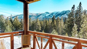 Property grounds - Juniper Crest 24 Upscale Mountain Townhouse, Unbeatable Views, Private Jacuzzi, Walk to Lifts by RedAwning (Mammoth Lakes)