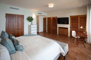 3 bedrooms, desk, free WiFi, bed sheets