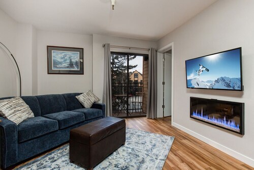 Moose Mgmt at Carriage House 320: Remodeled! Fireplace-Free Bus Route-Hot Tub