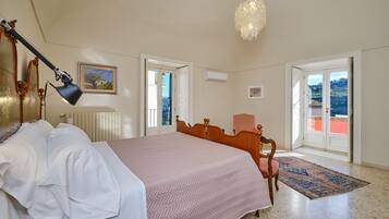 1 Schlafzimmer, Schreibtisch, BĂŒgeleisen/BĂŒgelbrett, Reisekinderbett