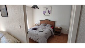 1 bedroom, iron/ironing board, free WiFi, bed sheets - T2 with south-facing terrace in residence (Cugnaux)