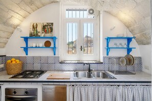 Réfrigérateur, four, plaque de cuisson, lave-vaisselle
