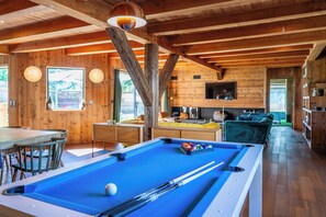 غرفة الألعاب