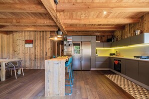 Fridge, microwave, oven, stovetop - Chalet l'Orion (Le Monêtier-les-Bains)