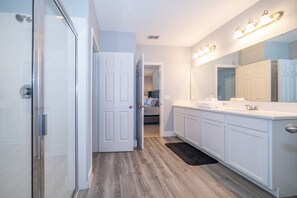Combined shower/tub