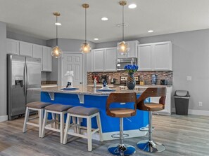 Refrigerador, microondas, horno y lavavajillas 