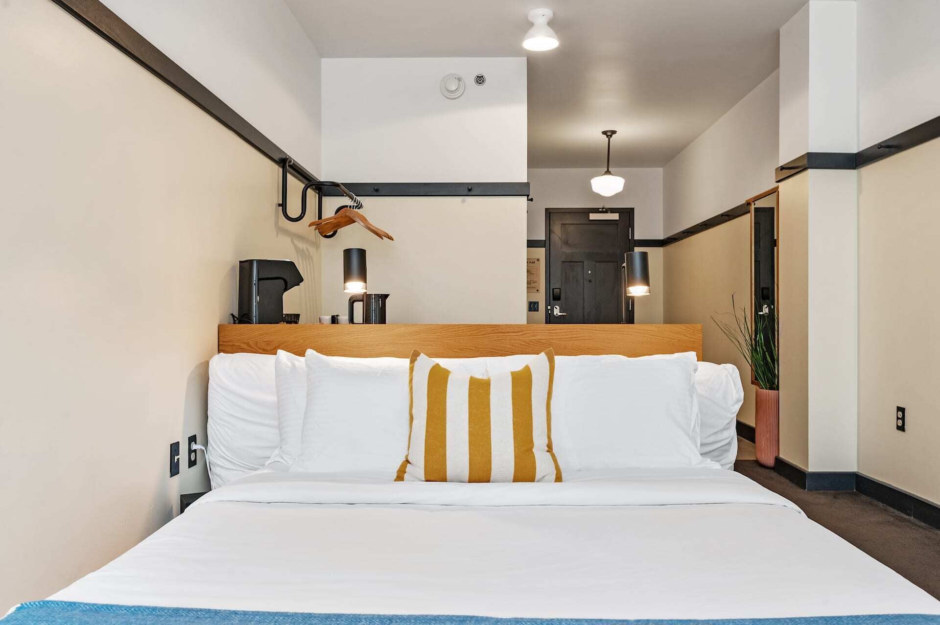 Kasa | Plenty of Nearby Attractions, Cozy Studio | The Maverick