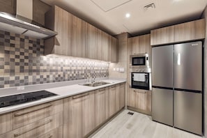 In-room safe, desk, blackout curtains, soundproofing - Doubletree by Hilton Doha Downtown (Doha)