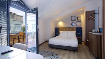 Room, 1 King Bed, Terrace | In-room safe, iron/ironing board, rollaway beds, bed sheets