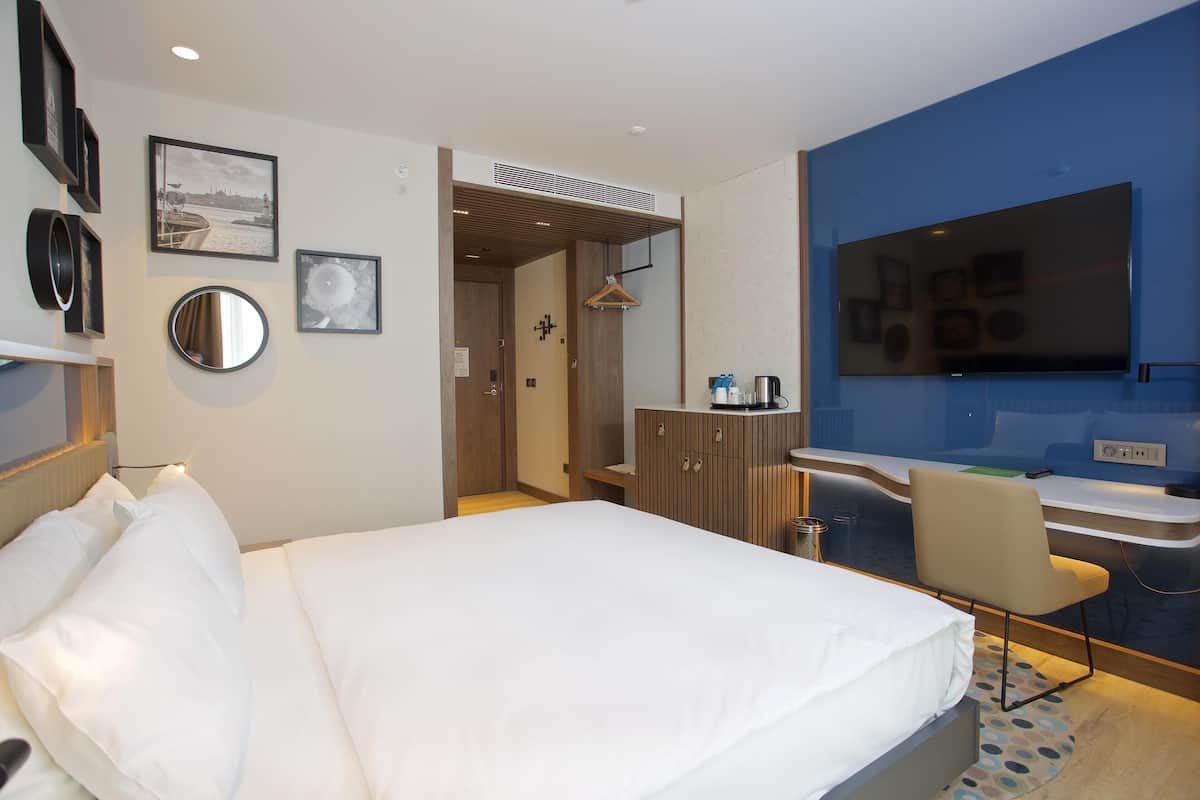 In-room safe, iron/ironing board, rollaway beds, bed sheets