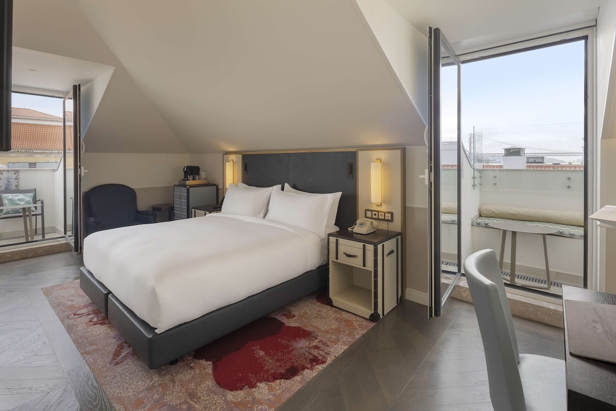 Premium Room, 1 King Bed, Balcony (View)