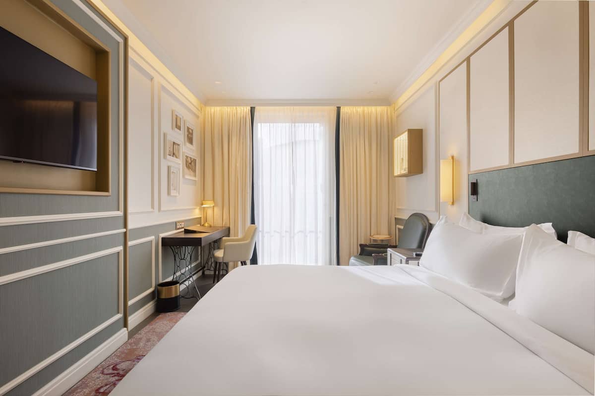 Deluxe Room, 1 King Bed