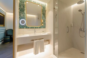 Suite, 1 letto king, terrazzo (Lapa) | Bagno | Doccia, asciugacapelli, asciugamani, sapone