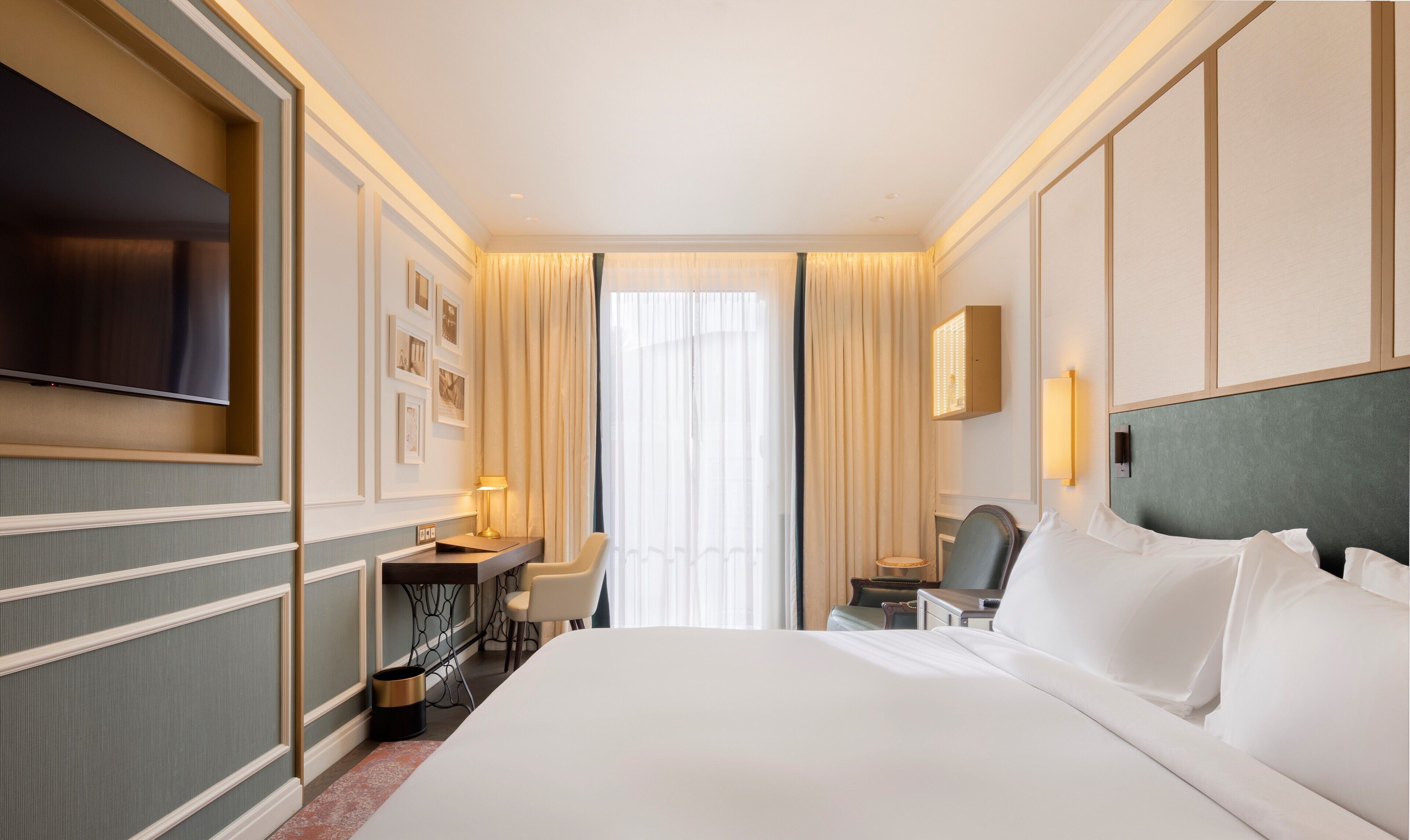 Deluxe Room, 1 King Bed