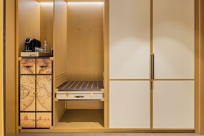 Minibar, in-room safe, blackout curtains, iron/ironing board - The Emerald House Lisbon, Curio Collection By Hilton (Lisbon)