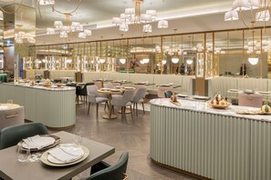 Servizio di colazione, pranzo e cena