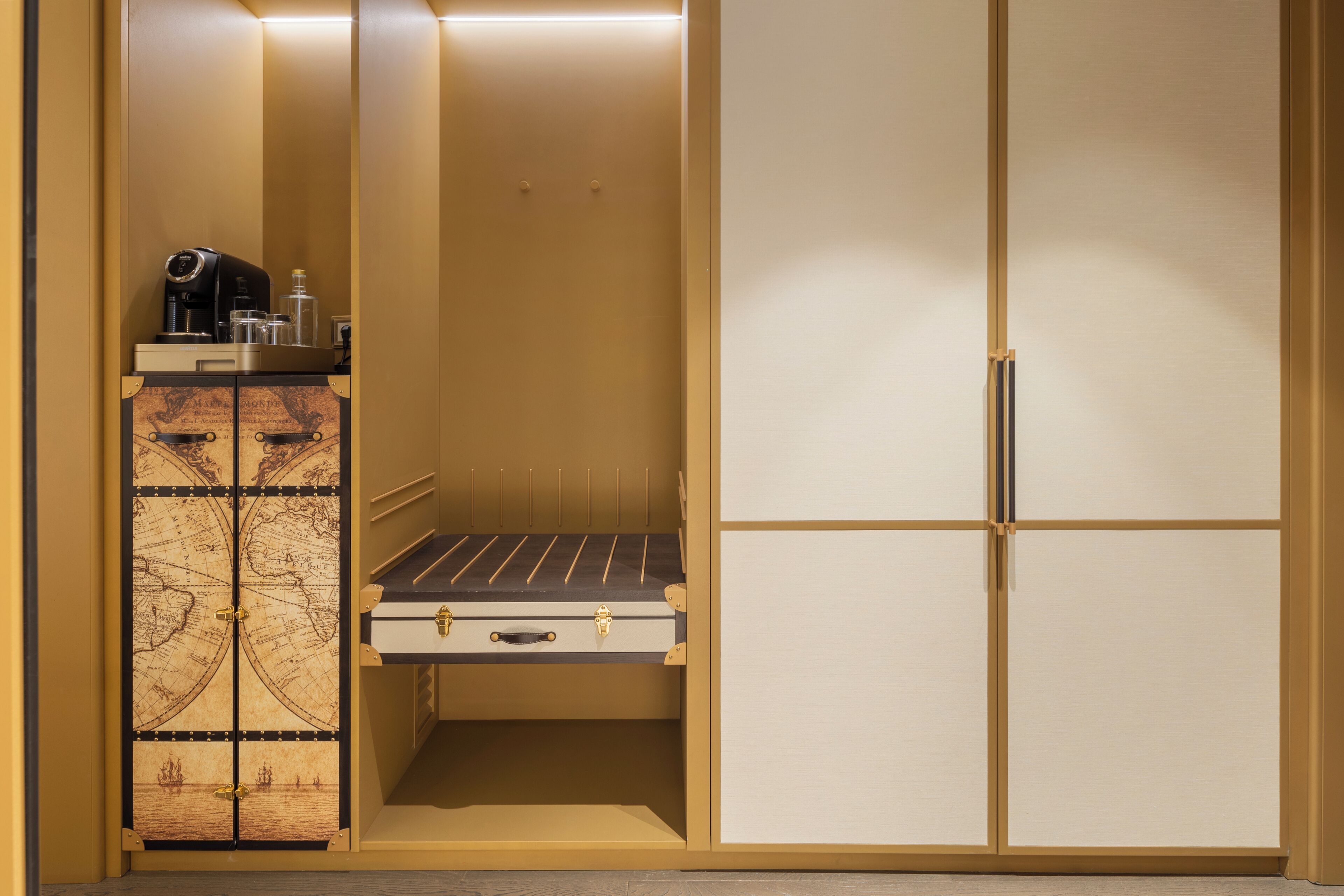 Minibar, coffres-forts dans les chambres, rideaux occultants