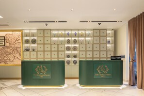 Reception - The Emerald House Lisbon, Curio Collection By Hilton (Lisbon)