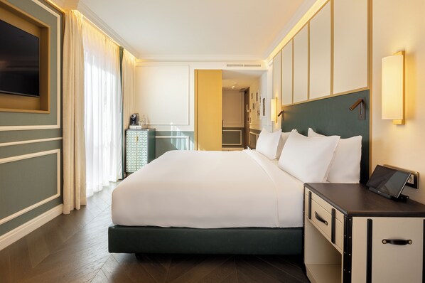 Habitación Premium, 1 cama de matrimonio grande, en esquina | Minibar, caja fuerte, cortinas opacas y tabla de planchar con plancha