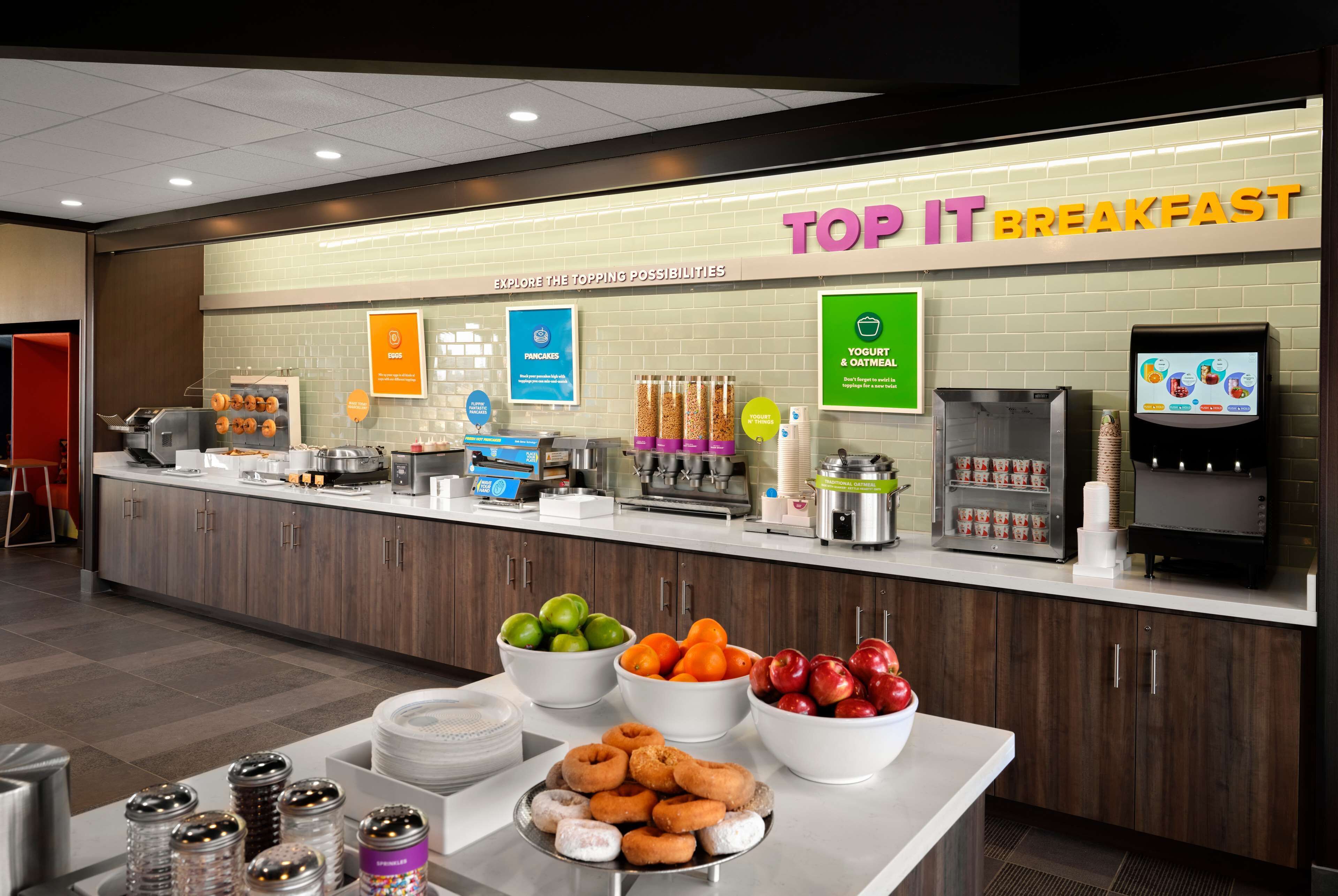 朝食 (ビュッフェ)、毎日提供 (無料)