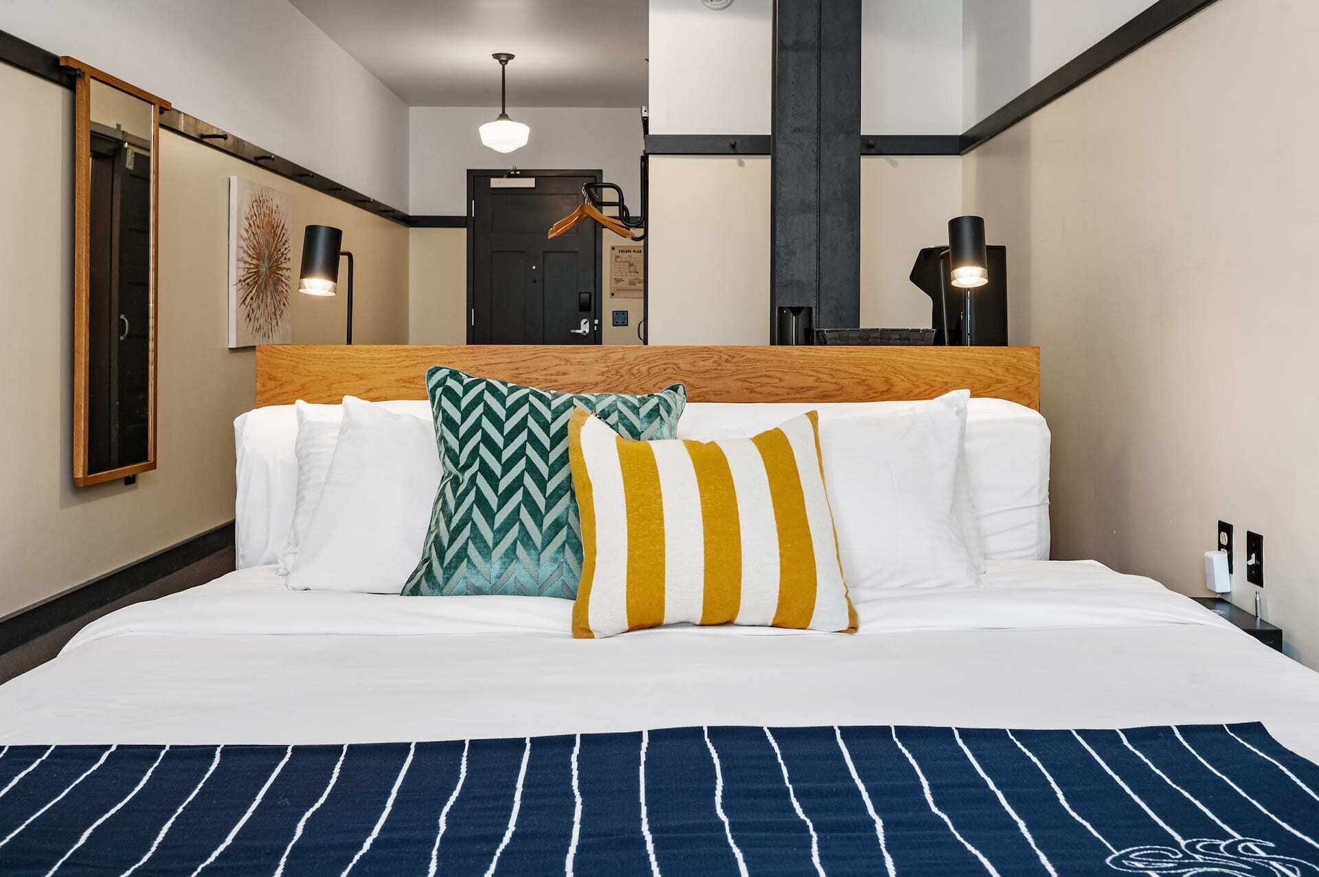 Kasa | Standard Studio in the Heart of Pittsburgh | The Maverick