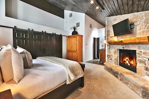 5 bedrooms, iron/ironing board, free WiFi, bed sheets