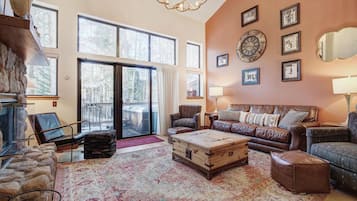 Smart TV, fireplace, DVD player, books