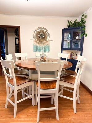 Dining - Lake home, across the street from a golf course & minutes to shopping and more! (Sauk Centre)