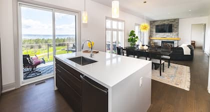 Contemporary Million Dollar View Getaway