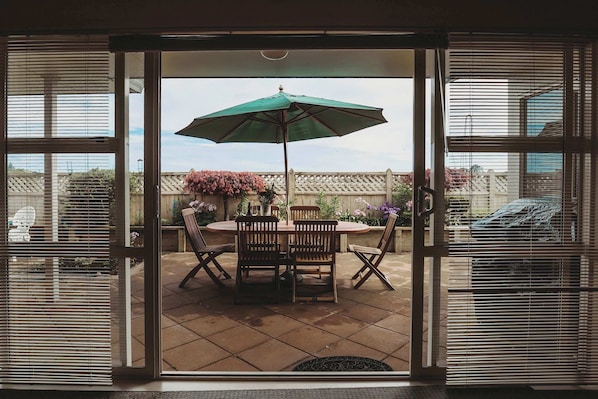 Interior - Saddle Row: Relaxing Garden Retreat (New Plymouth)