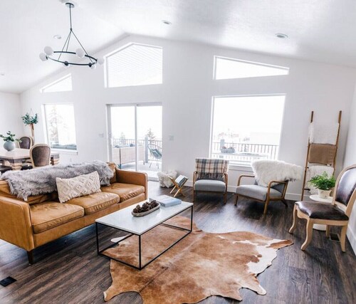 Beautiful Home Near Bear Lake Golf Course! Hot Tub & Pool Table! Ideal Beach Resort Access Included!