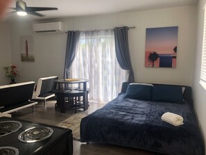 1 bedroom, iron/ironing board, WiFi, bed sheets - SPACIOUS STUDIO, WASHER/DRYER, BACK YARD, BBQ (Delray Beach)