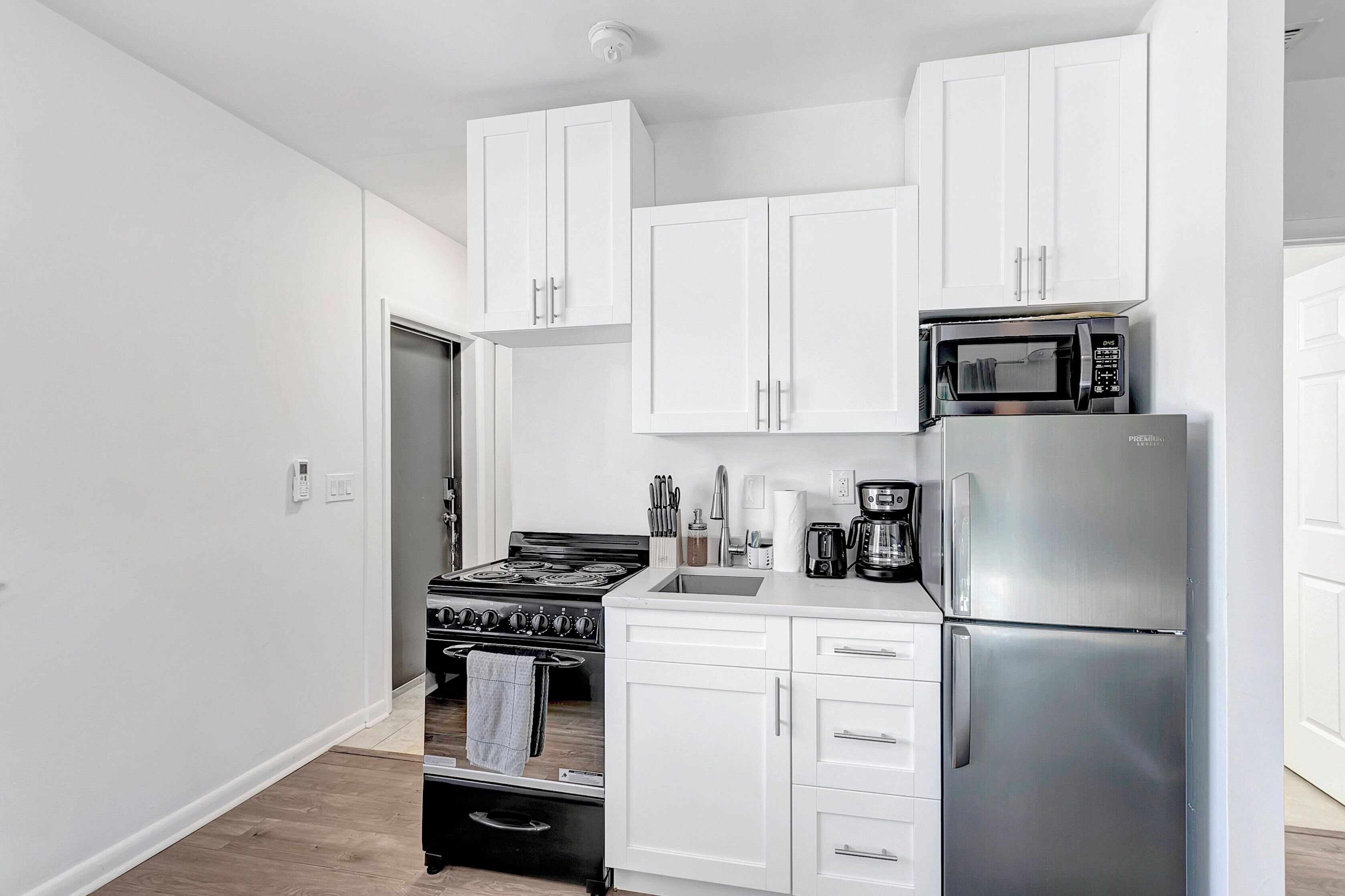 Coffee/tea maker, fridge, microwave, oven