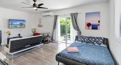 SPACIOUS STUDIO, WASHER/DRYER, BACK YARD, BBQ