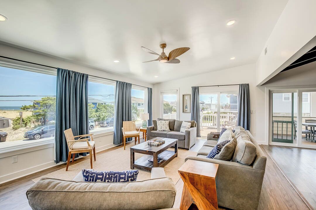 Fernseher, Tischfußball, Tischtennisplatte