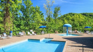 Studio (3 Bedrooms) | Property amenity