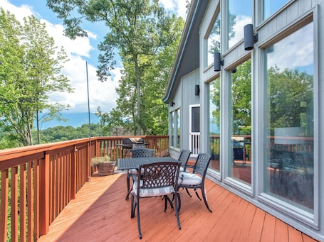 Studio (3 Bedrooms) | Property amenity