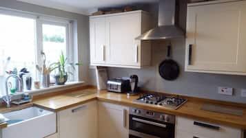 House | Private kitchen | Fridge, microwave, oven, stovetop