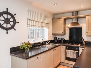Cottage | Private kitchen | Fridge, electric kettle, toaster, cookware/dishes/utensils - Staks Cottage (Filey)