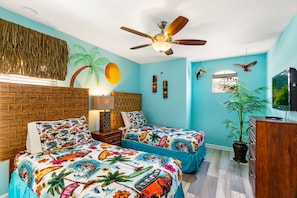 5 bedrooms, desk, iron/ironing board, travel cot