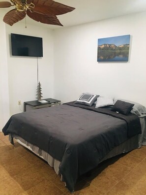 Free WiFi - 25 minutes to Santa Fe Plaza, 5 Minutes  to Pecos river. Patio, private parking. (Pecos)