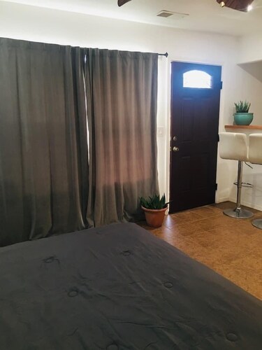 25 minutes to Santa Fe Plaza, 5 Minutes  to Pecos river. Patio, private parking.