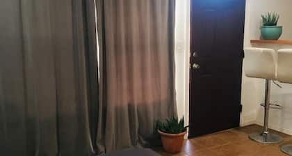 25 minutes to Santa Fe Plaza, 5 Minutes to Pecos river. Patio, private parking.