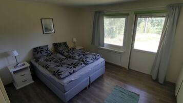 3 bedrooms, free WiFi, bed sheets