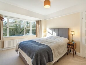 3 室のベッドルーム、WiFi (無料)、ベッドシーツ