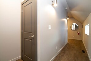 Interior - 4BDRM House Downtown with Hot Tub (Revelstoke)