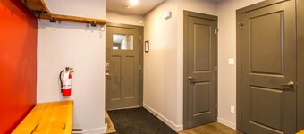 4BDRM House Downtown with Hot Tub