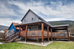 Exterior - 4BDRM House Downtown with Hot Tub (Revelstoke)