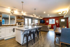 المنشأة من الداخل